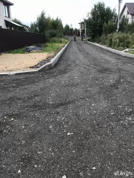 Укладка асфальтовой крошки и асфальтового среза